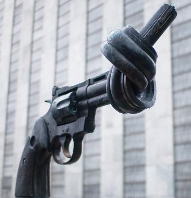 sari_dennise - Knotted Gun - Nonviolence sculpture. United Nations headquarters, NYC.
